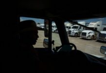 運輸部宣布 卡車司機均須用英語考商業駕照 – 世界新聞網